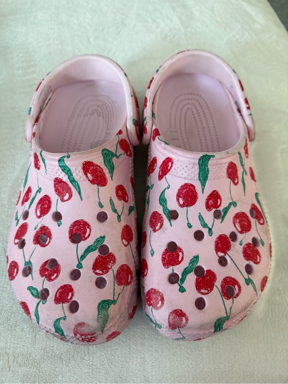 Crocs Classic Fresh Fruits Womens Size 7 Pink Red Cherry - Picture 2 of 7